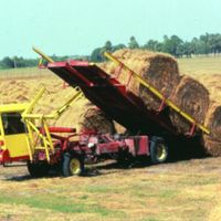 Photo representing the category SELF-PROPELLED BALE WAGON